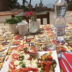 Elisa Bed & Breakfast *